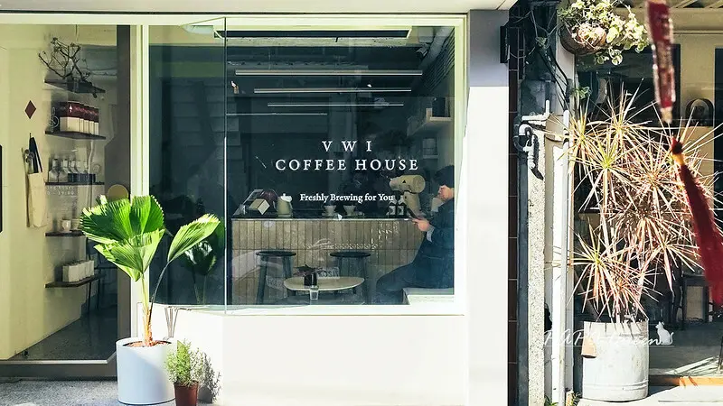 台中市西區VWI COFFEE HOUSE !低調轉身小巷老宅裡飄散咖啡香