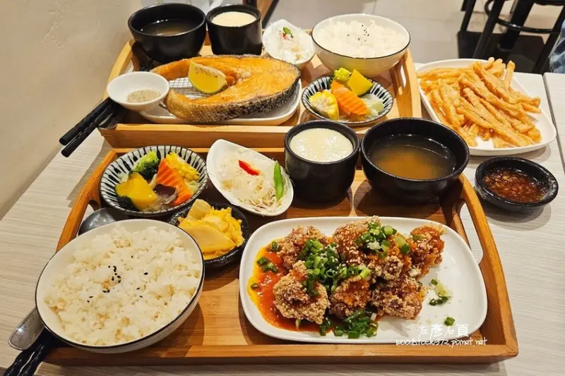 台南中西區《白首炸物定食》定食150元起 平價美味份量足｜家齊高中旁巷弄裡 高CP值定食套餐｜菜單