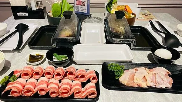 板橋府中必吃美食【天富即食鍋】全台首創一鍋三吃/套餐318起享用海陸大餐/飲品無限暢飲/享受自行烹調的樂趣/加入會員送好禮/打卡送肉肉