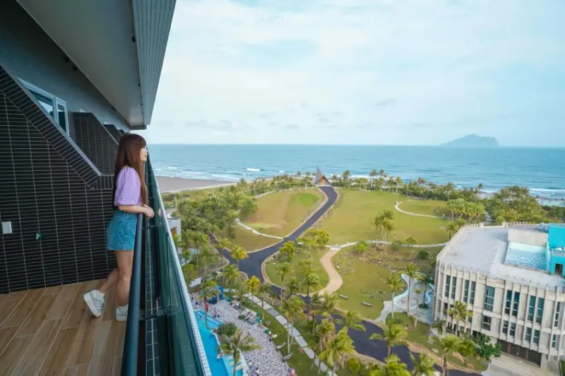 宜蘭縣頭城鎮【宜蘭頭城│住宿】凱渡廣場酒店。宜蘭全新飯店，號稱陸上郵輪，全台唯一海水游泳池，面海景觀可望龜山島