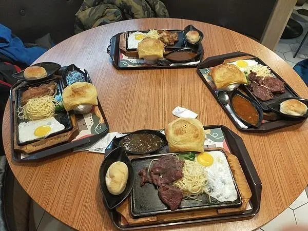 新北土城大將牛排~平價鐵板牛排~飲料無限續喝~日月光廣場B1美食街~