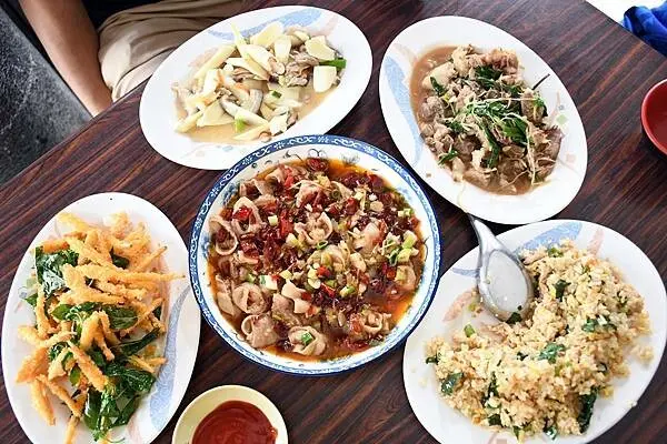 南投縣埔里鎮埔里在地美味～不能錯過的特色小吃【巴豆夭食堂】平價、好吃，南投埔里美食推薦