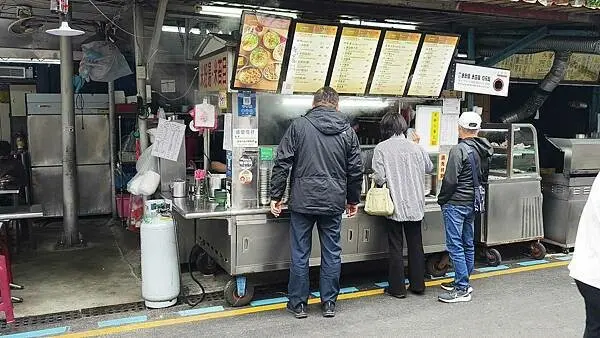 台北市中正區林記米粉湯｜南機場夜市裡必吃的美食小吃店，超大份量別輕易嚐試