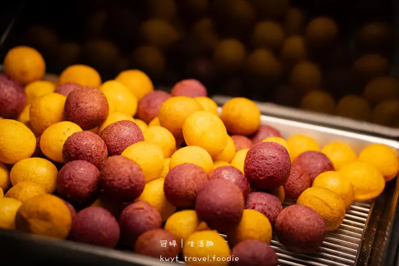 【黑丸手作地瓜球板橋店】這家地瓜球也太大顆！新埔捷運站美食，外酥內Q不油膩，一口一顆超過癮，板橋夜市美食│菜單