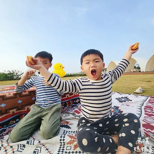 高雄市小港區【高雄‧小港】悠懶拾光│高雄人後花園的網美景觀餐廳、遠眺高雄市區美景、看飛機、大皮草帳篷野餐露營感，享