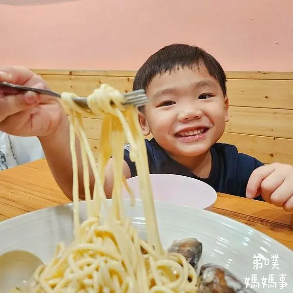 高雄市左營區【高雄‧左營】Dor,留手工義大利麵(巨蛋店)│漢神巨蛋附近好吃的平價手工義大利麵、披薩店