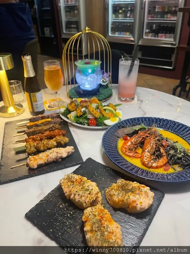 新北市板橋區新北/板橋【The Wild Boar 野豬精釀啤酒餐酒館】一間融合了美食與美酒的餐酒館，提供早、午、晚餐的全方位