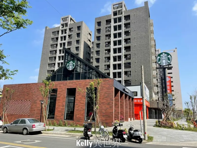 |星巴克湖口竹笪門市 建築外觀以新竹特有的曬米粉架「竹笪」打造 充滿三合院古色古香味道|