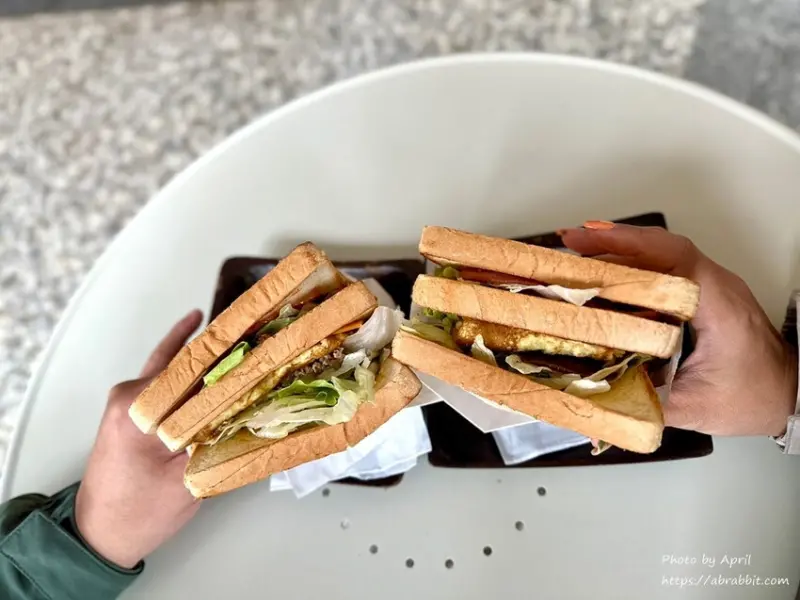 台中市北屯區台中炭烤吐司推薦-白兔糖炭烤吐司，還有溫莎拉也不錯