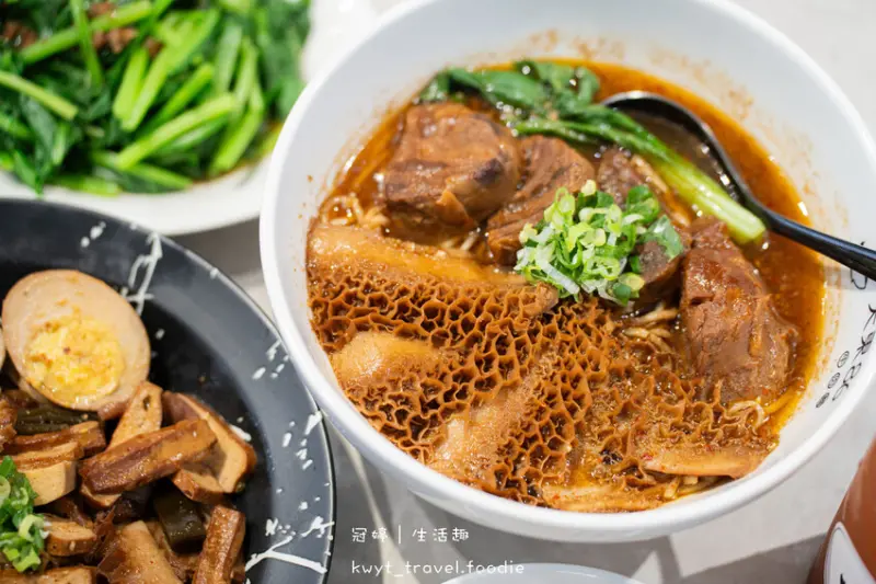 【天東86牛肉麵永吉店】一口入魂極嫩牛！平價市政府美食，爆肉系麻辣牛魔王雙料冠軍麵，台北牛肉麵推薦│菜單