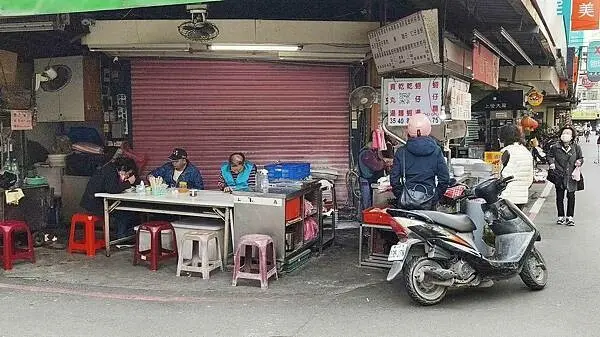 新北市板橋區民治街蚵仔麵｜沒有店名只開４小時的路邊攤