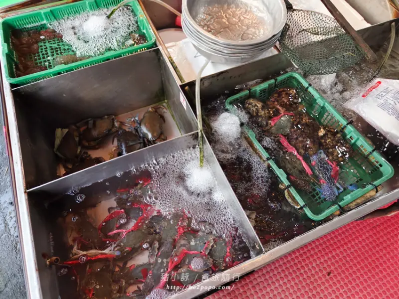 高雄。旗津》旗后活海產店。海產一條街上的40年老店