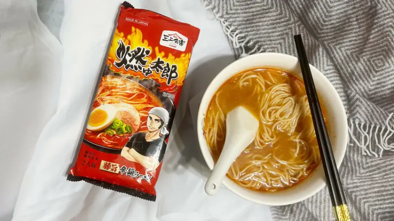 【好市多必買】三上食樂推出超強燃太郎辛豚辣湯拉麵，煮法簡單，在家優雅吃日式拉麵，熱呼辣湯絕美好滋味，解酒神器！宵夜推薦【團購美食】素食可食