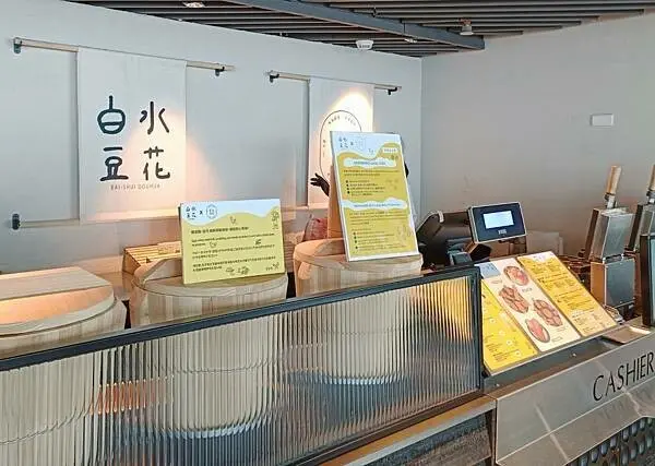 KADOKADO雞蛋糕就在最美101景觀台，造型可愛還跟人氣