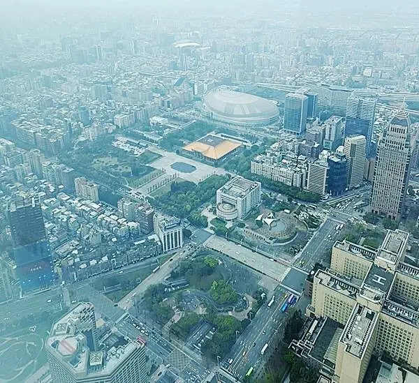 KADOKADO雞蛋糕就在最美101景觀台，造型可愛還跟人氣