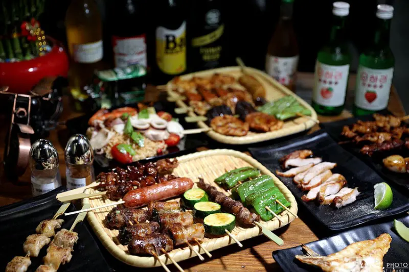 台中市北區宵夜就愛這一味！特殊秘醬串烤超涮嘴 週末小酌首選｜燒胞·串燒·啤酒(台中北區)