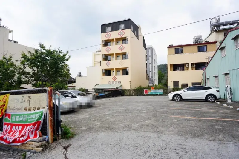 南投縣魚池鄉日月潭晶澤會館｜日月潭湖景第一排，樓下就是伊達邵老街，備有停車場