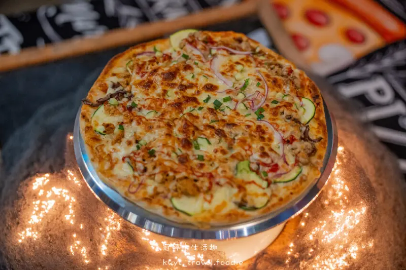 【給我咬一口披薩】連續12天買大送大！赤崁樓美食，手擀餅皮，爆料起司，台南中西區美食│菜單