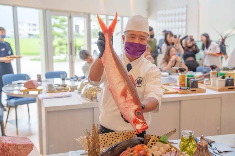 宜蘭最美無菜單鐵板燒｜明水然．樂 宜蘭礁溪店，高CP值無菜單鐵板燒1600起活龍蝦 A5和牛 干貝 現流魚通通吃得到