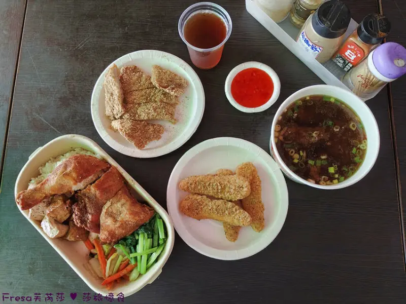 台中市西區台中便當【一力發】向上市場人氣老店「豐原排骨麵」新一代經營！雞腿便當超豐盛排隊美食.排骨酥湯好好喝│草