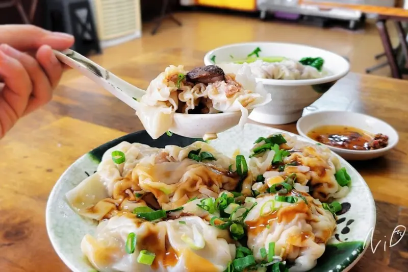 [彰化市]張奶奶的私房菜/張家溫洲大餛飩。干貝/香菇/鮮肉/蝦仁大餛飩紅油抄手。超大又好吃的大餛飩!