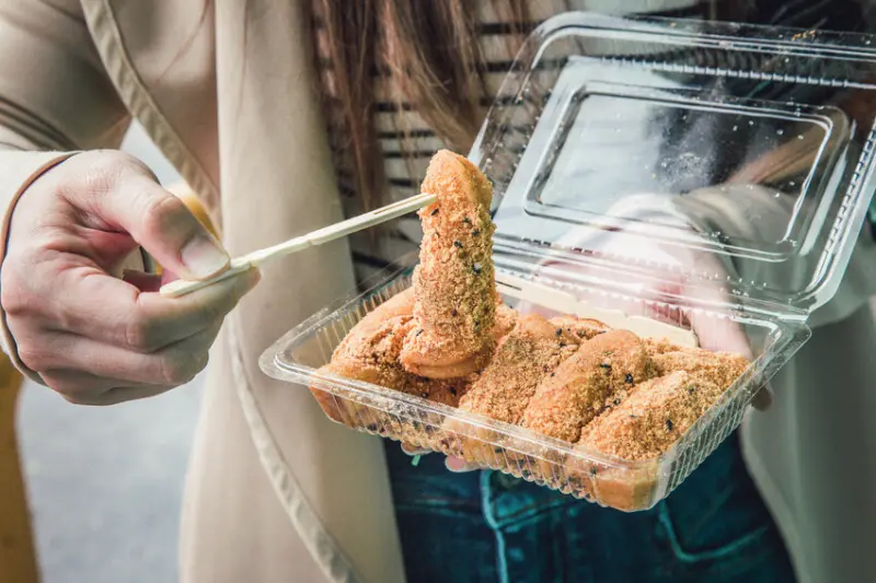 古早味麻糬每顆6元就有： 郭太太40年手工麻糬/ WalkerLand窩客島整理提供 未經許可不可轉載