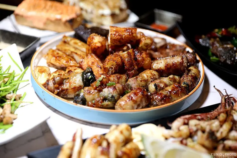 今於朝食&今於串燒酒食｜營業到凌晨兩點的深夜食堂 主打熱炒、串燒 搭配獨門醬汁涮嘴夠味 一吃就上癮。菜單價位(台中西屯)