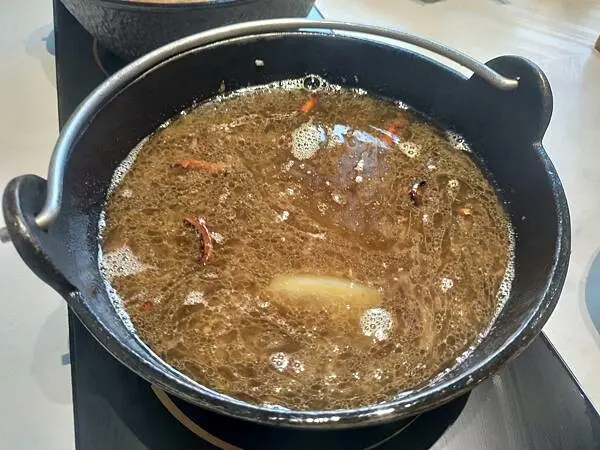 桃園八德築間幸福鍋物~しゃぶしゃぶ點主餐+湯底~無限享用野菜自助及各式冰品~飲品~店內供應莫凡彼咖啡豆~