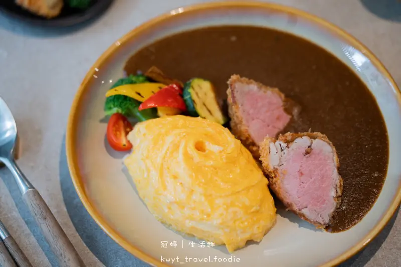 【壱絕咖哩】每天只有80份，台中西區餐廳，巨厚爆汁粉嫩豬排必點，直火炭燒咖哩好香，台中咖哩飯│菜單