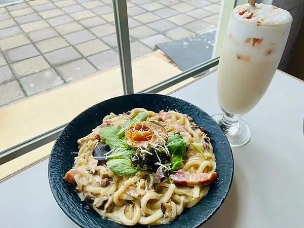 花蓮縣花蓮市||吃。花蓮|| 小和布朗 好吃鬆餅＋特色烏龍麵