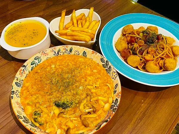 花蓮縣吉安鄉||吃。花蓮|| 萌達義式廚房 平價好吃義大利麵燉飯