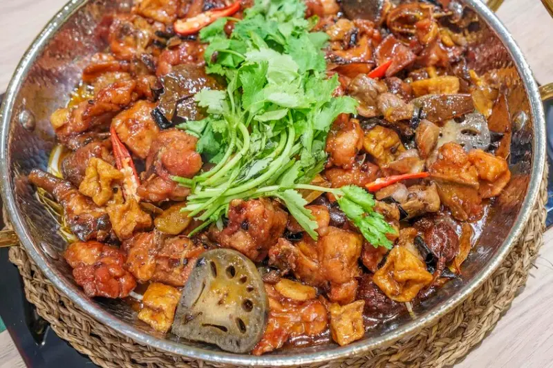 台北市萬華區預約制私廚 大四喜麻辣雞公煲｜西門町預約制私廚，香港人開的私廚～雞公煲煲湯都是拿手覺門