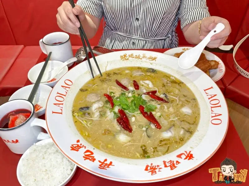 新竹市東區新竹姥姥酸菜魚巨城店。傳承三十年獨家配方臉盆大酸菜魚！陳皮、甘甜梅和洛神花茶無限暢飲！ (菜單營業時間地址電話) - 跟著踢小米吃喝玩樂趣