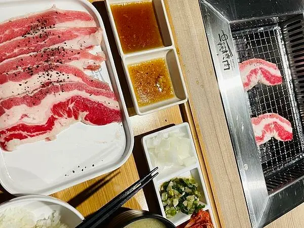 花蓮縣吉安鄉||吃。花蓮|| 一筷燒肉 一個人也可以爽吃燒肉