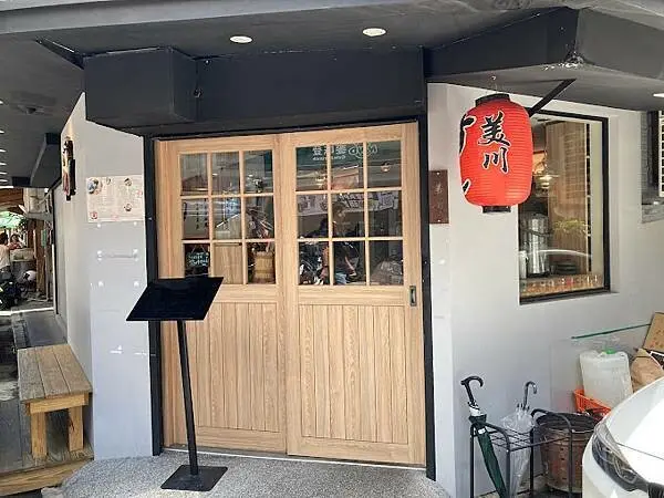 台北市內湖區[台北日式]內湖區港墘站「美川壽司mikawa」還沒開店就排滿滿的丼飯店/無限續蝦頭味噌湯喝飽飽海鮮新鮮用料