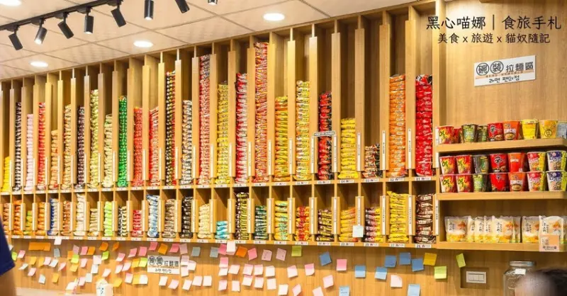 高雄苓雅︱韓熙恩２４小時無人拉麵　百元內５０多種韓國拉麵任你買，還有６樣配料蔬菜隨你吃！自己煮吃得飽又超輕鬆！（高雄忠孝店）