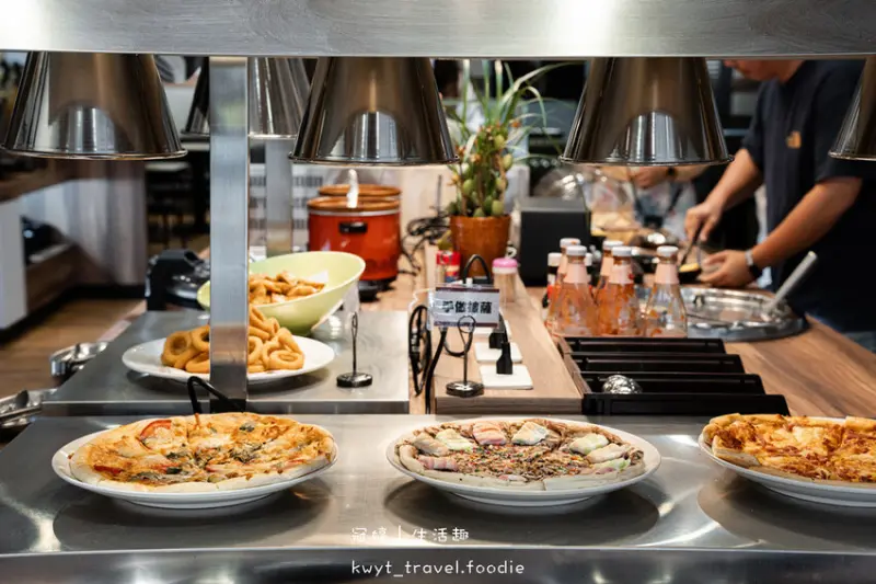 孫東寶plus館小港崇文店_250元起，現烤披薩冰淇淋無限供應，高雄小港區美食，爽嗑牛排，小港吃到飽_菜單