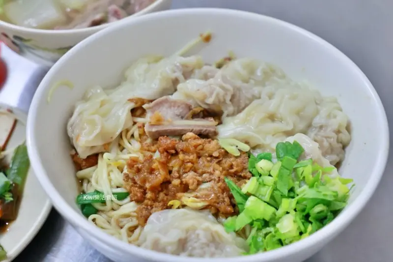 彰化縣彰化市彰化美食金銀麵｜彰化市平價美食推薦餛飩乾麵、豬肝麵、骨仔肉湯，隱藏在民權市場、南門市場裡平民小吃