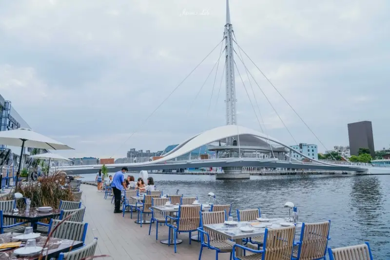 高雄市鼓山區【高雄｜美食】永心浮島YONSHIN FUDOPIA。高雄大港橋河畔餐廳推薦，永心鳳茶全新海鮮餐酒品牌，時髦自在用