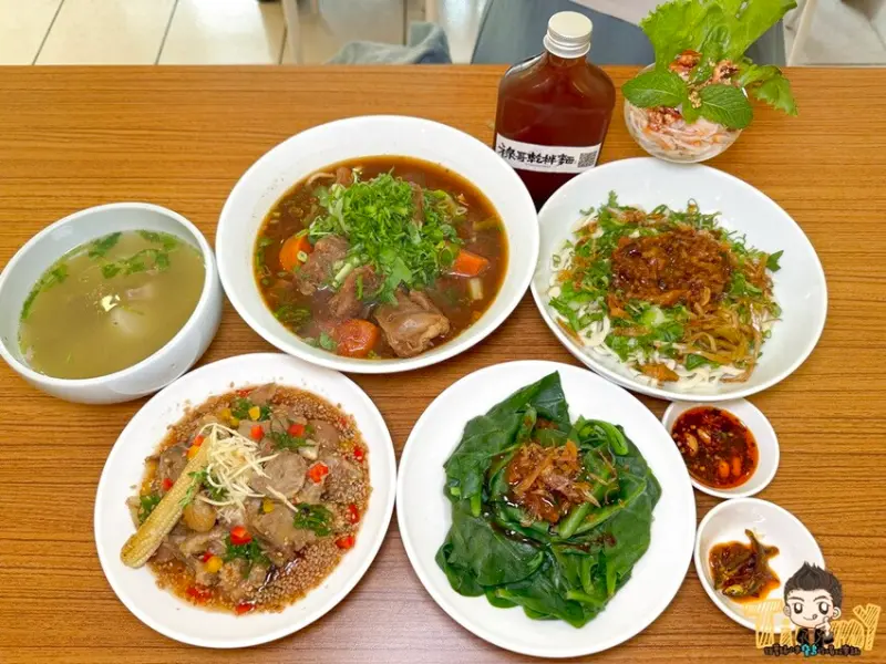 新竹市東區新莊街隱藏版傳承四十年美味的麵食❤️必點老闆說有點小貴但用很好食材的乾拌麵！--跟著踢小米吃喝玩樂趣