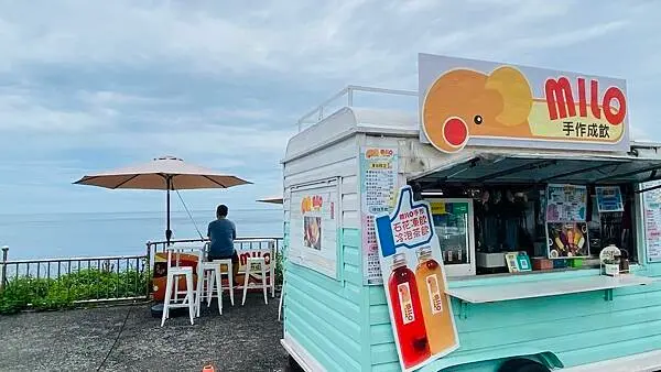 東北角秘境咖啡【MILO 手作成飲】瑞芳離海最近的海景咖啡/海景第一排吃冰喝咖啡/隱藏版CP值高行動餐車/有溫度有質感咖啡/走路5分鐘即到玩水秘境/深澳火成岩沙灘