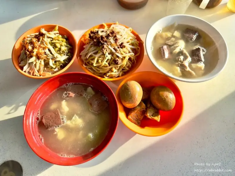 台中市東區明孝炒麵爌肉飯-凌晨四點開賣，台中火車站附近的傳統早餐