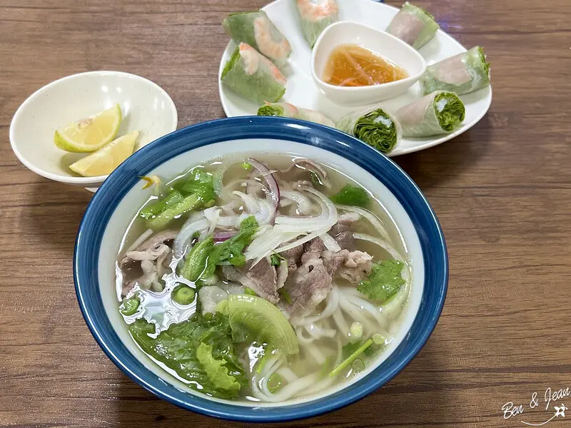 宜蘭縣羅東鎮祥越越南小吃》牛肉河粉越南生手卷好吃、法國麵包香酥可口，還有獨特帽子鍋