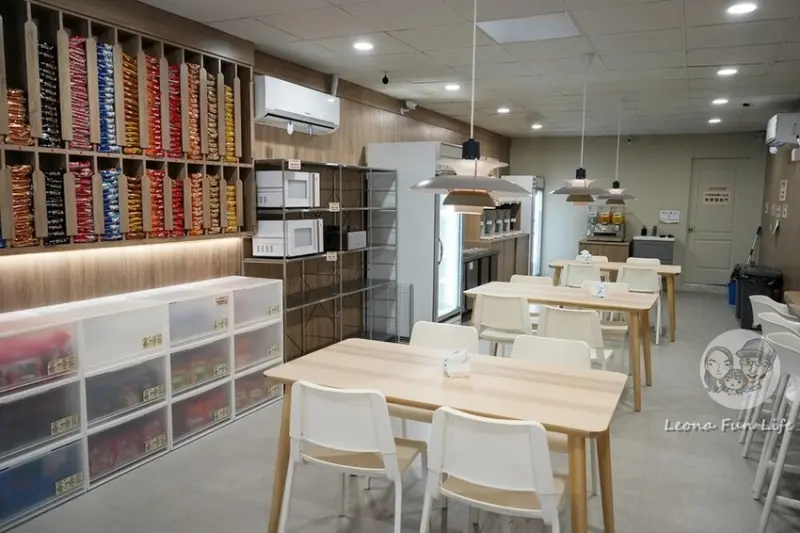 台中市太平區太平學區內熱門無人拉麵店，24小時營業吃宵夜超方便，配菜爽爽加、飲料喝到飽!韓湯匙無人拉麵 24 Hours 勤