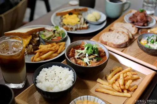 台中市太平區隱身巷弄文青風早午餐！食材新鮮堅持手作餐點美味有特色 隱藏版『店員』陪您用餐｜朝詩沐餉早午餐(寵物友善