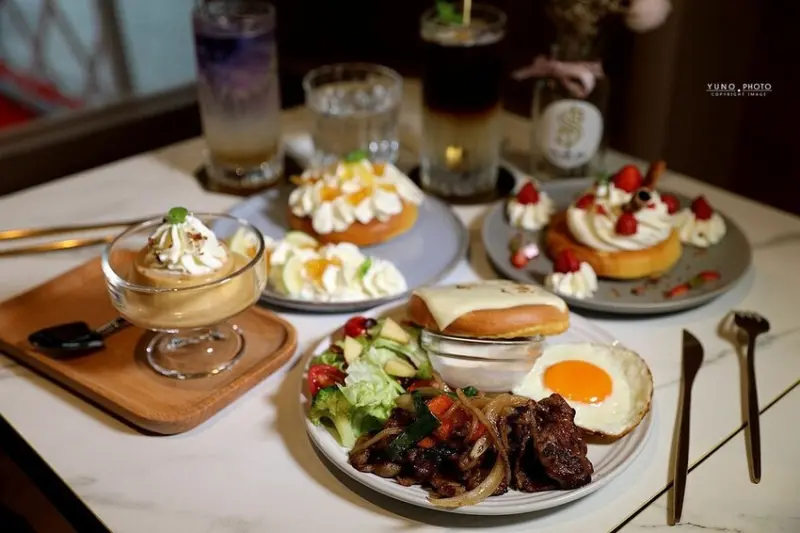 台中市北屯區甜點控快訂位！網美系鬆餅 如夢似幻的鬆軟扎實口感 一吃就愛上｜午吉日式鬆餅 定食 咖啡(台中北屯療癒美食