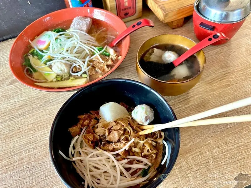台中市東區吃飯吃麵-建國市場裡面的素食小攤