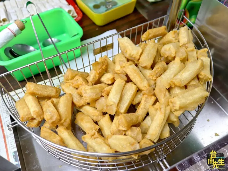 台南炸甜粿／冬季限定只賣4個月／隱身傳統市場40多年老店／沒有在地人帶路找不到／夏天只賣冰／每日限量晚來吃不到