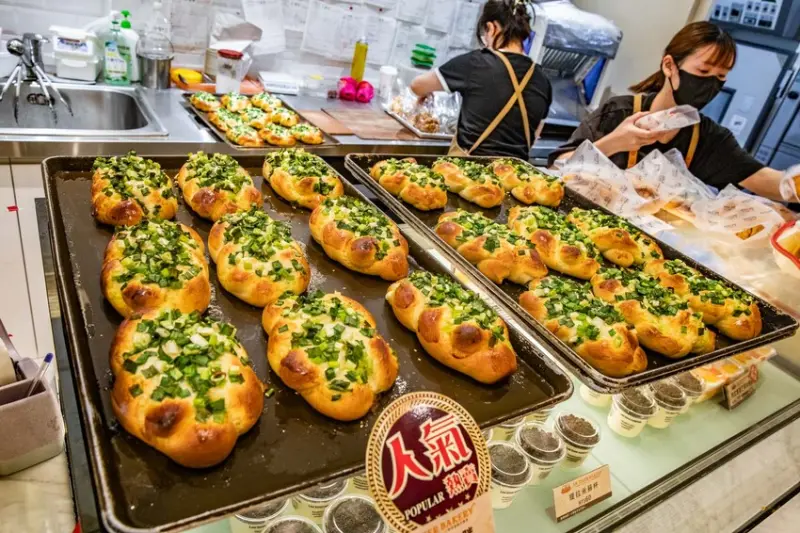 新北市中和區安太座烘焙坊 AN-TIGER｜一出爐就賣光光！號稱最強爆紅蔥仔胖、水果菠蘿麵包