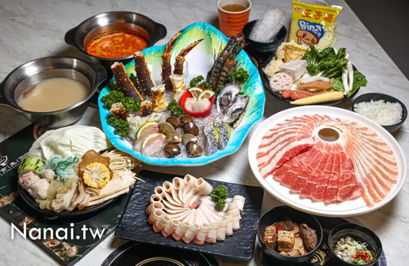 超推胡椒豬肚湯底吃過回不去！45種以上蔬菜自助吧，竟然有豬肚,牛百葉,鴨腸,魷魚,麻辣鴨血豆腐無限任吃。鍋食主艺